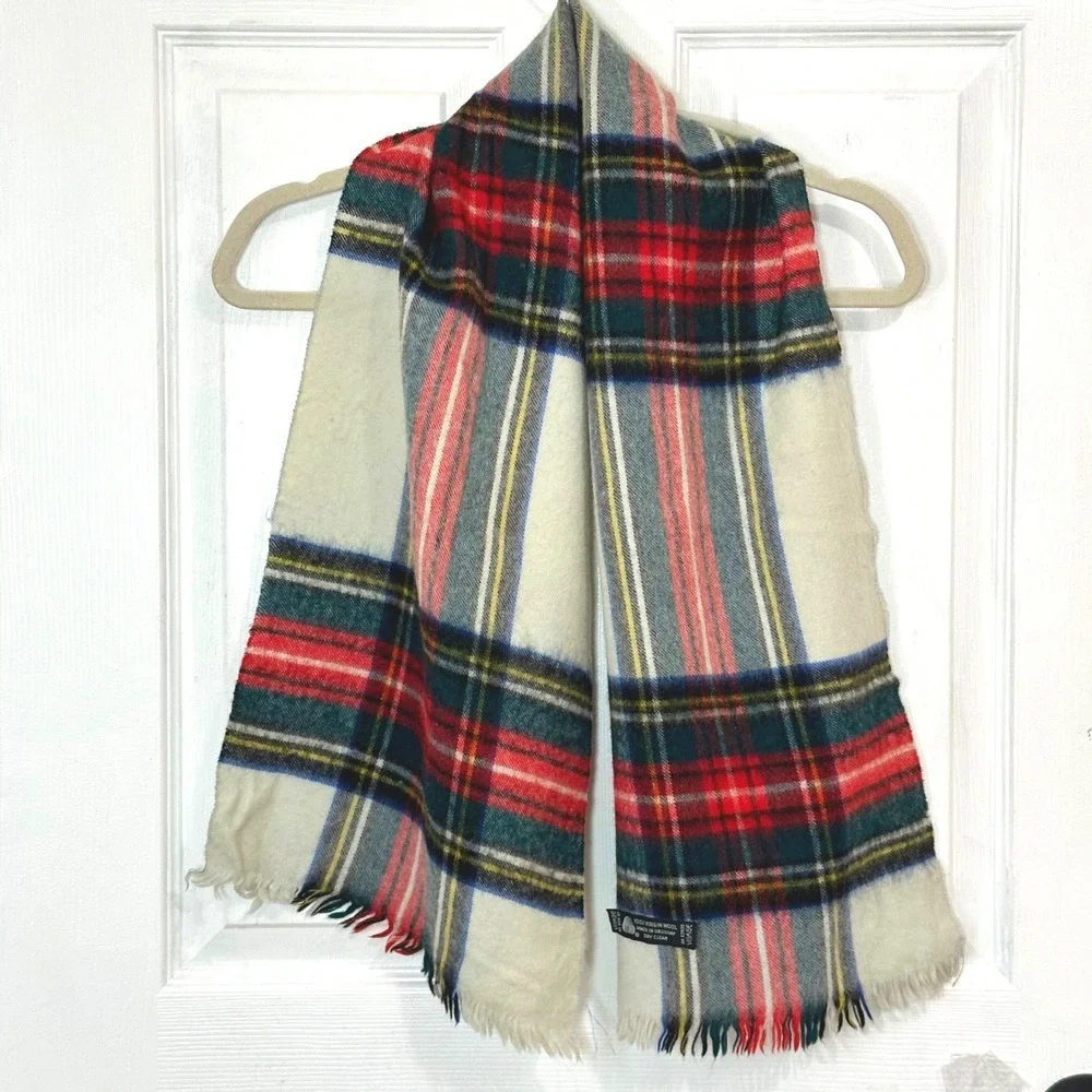 Vintage 1990s Wool Tartan Plaid‎ Scarf 100% Virgin Wool Made in Uruguay Heritage
